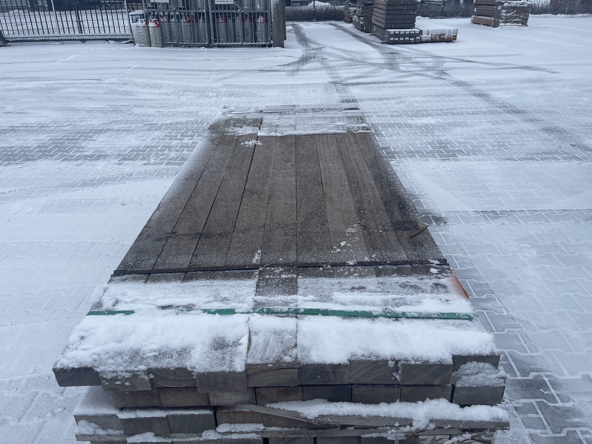 Ca. 81x Angelim Pedra Balken Fijnbezaagd, 55x105mm, lengte 250cm